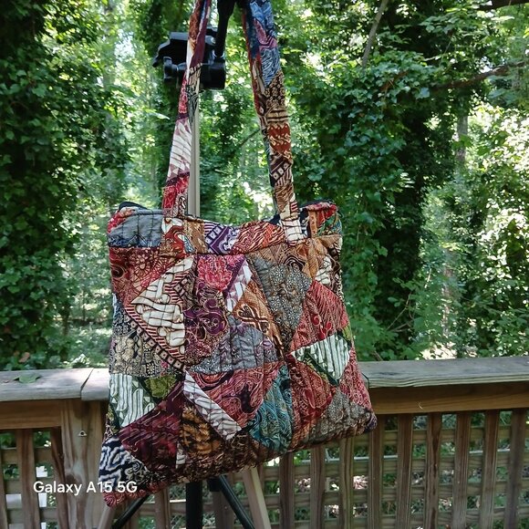 Quilted Boho Bali Patchwork Batik Handcrafted Tote with Deco Bow Zip Close NWOT - Picture 3 of 7
